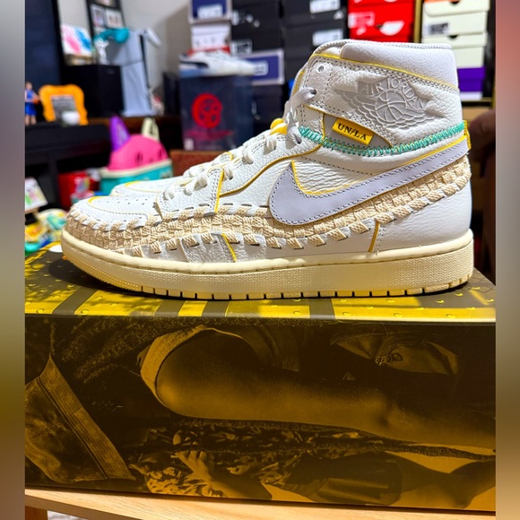 Air Jordan 1 UN/LA - Picture 1 of 6